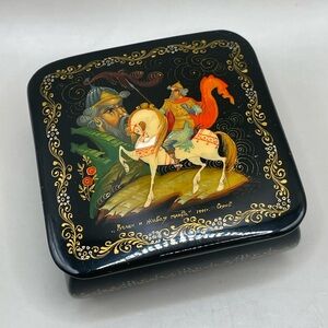 Vintage Russian USSR Palekh Lacquer Square 2.25x2.25” Footed Trinket Box W/Lid